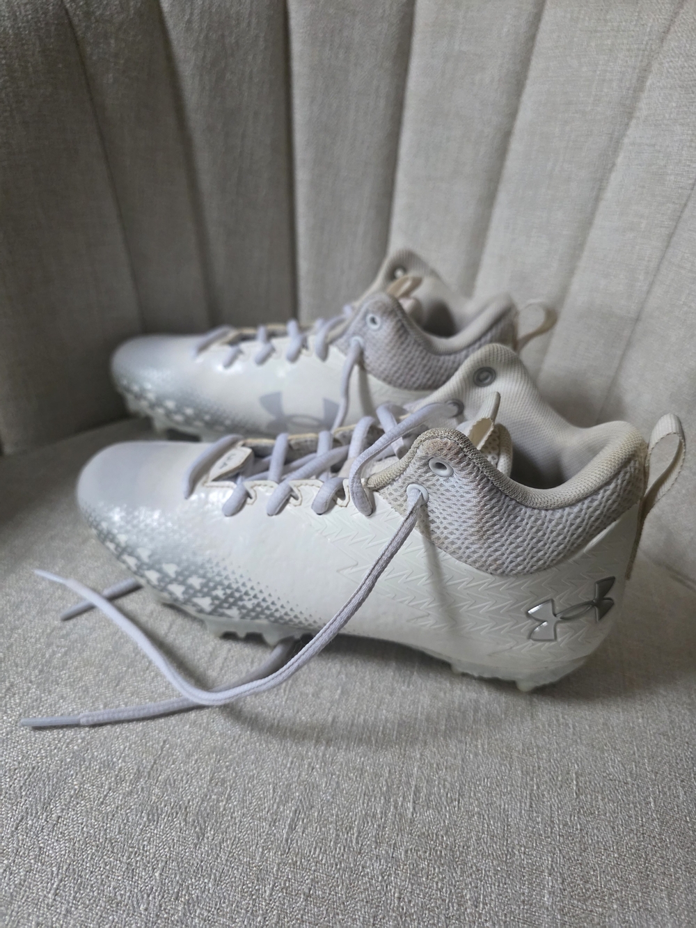 Under Armour Youth Football Cleats, Youth 3.5Y - Picture 5 of 7
